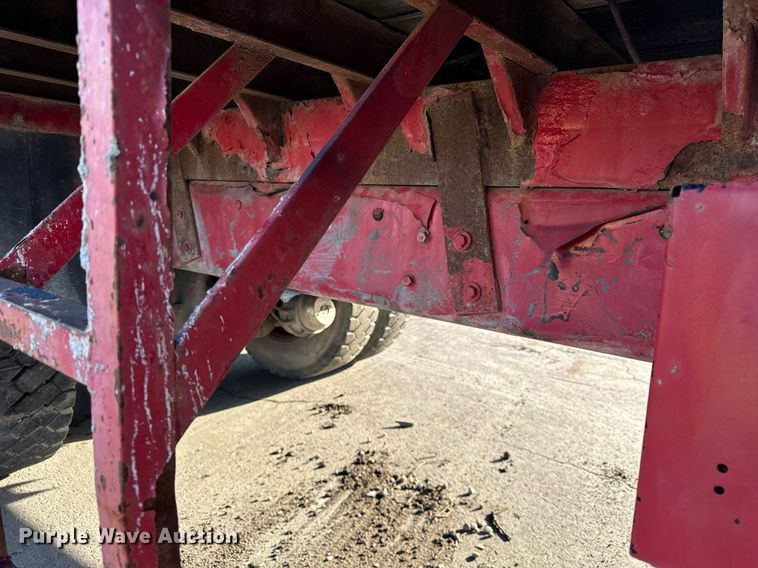 image for item DT2031 1997 Ford  LNT8000 flatbed truck with crane