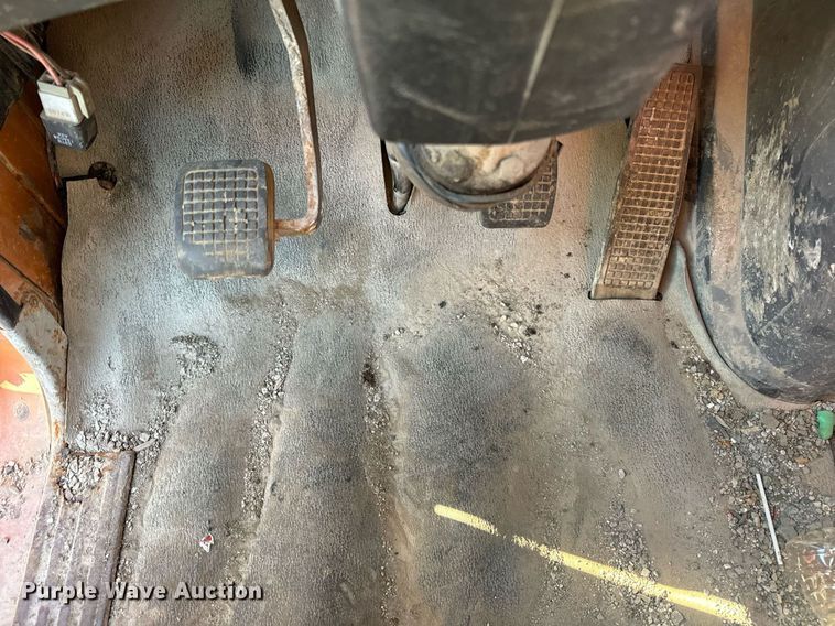 image for item DT2031 1997 Ford  LNT8000 flatbed truck with crane