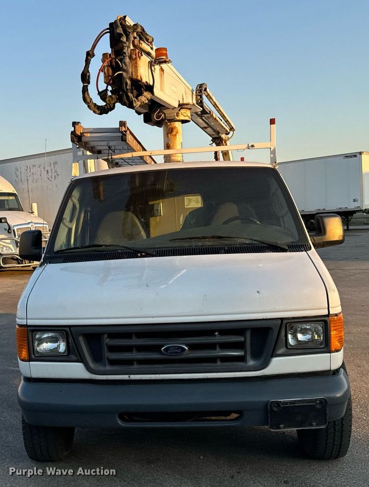 image for item DT2092 2004 Ford  Econoline E350 Super Duty van with bucket lift