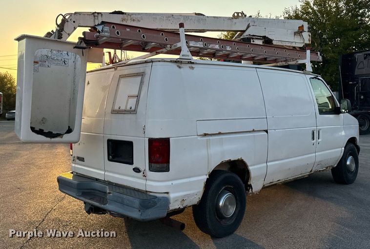 image for item DT2092 2004 Ford  Econoline E350 Super Duty van with bucket lift