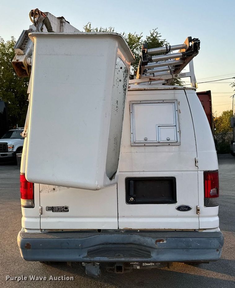 image for item DT2092 2004 Ford  Econoline E350 Super Duty van with bucket lift