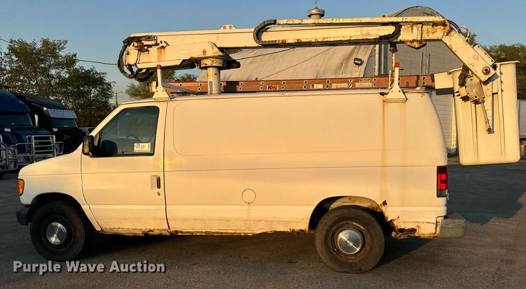 image for item DT2092 2004 Ford  Econoline E350 Super Duty van with bucket lift