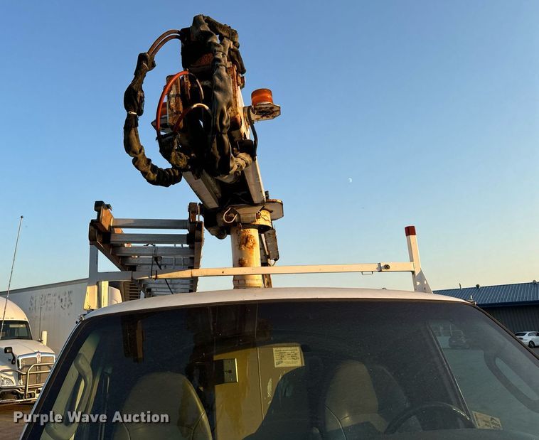 image for item DT2092 2004 Ford  Econoline E350 Super Duty van with bucket lift