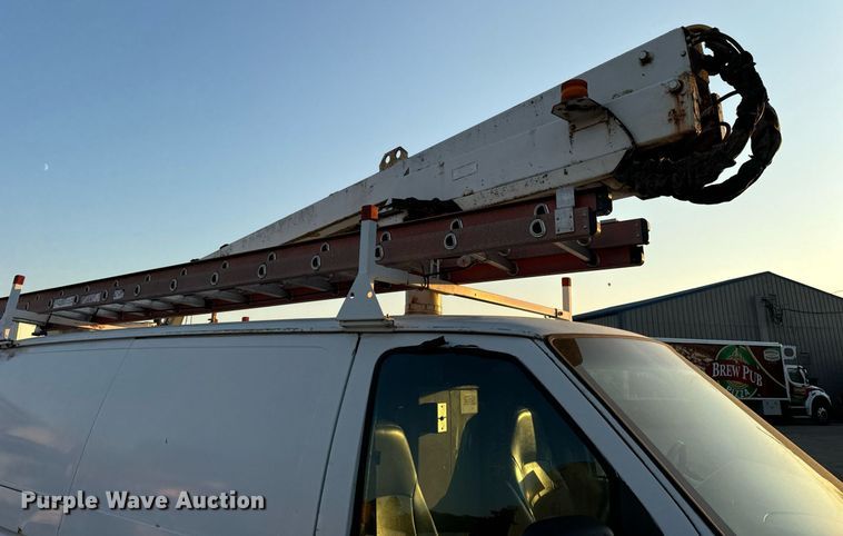 image for item DT2092 2004 Ford  Econoline E350 Super Duty van with bucket lift