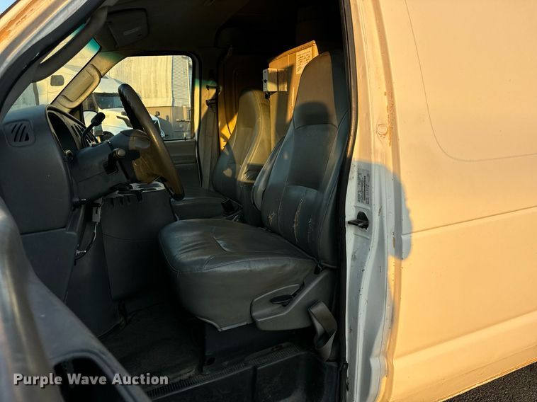 image for item DT2092 2004 Ford  Econoline E350 Super Duty van with bucket lift