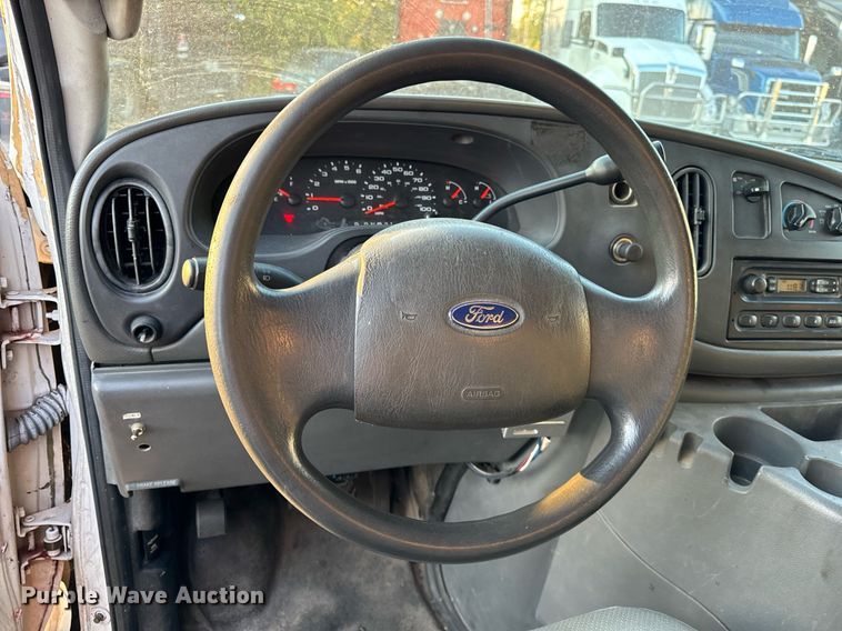 image for item DT2092 2004 Ford  Econoline E350 Super Duty van with bucket lift