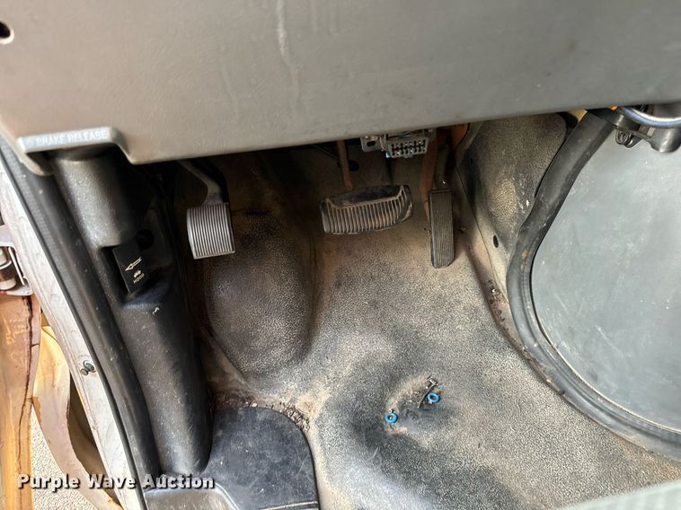 image for item DT2092 2004 Ford  Econoline E350 Super Duty van with bucket lift