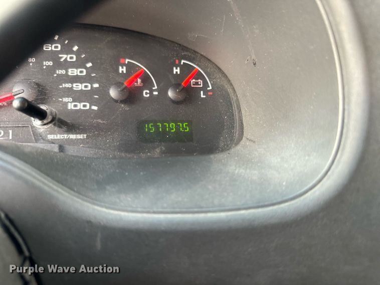 image for item DT2092 2004 Ford  Econoline E350 Super Duty van with bucket lift