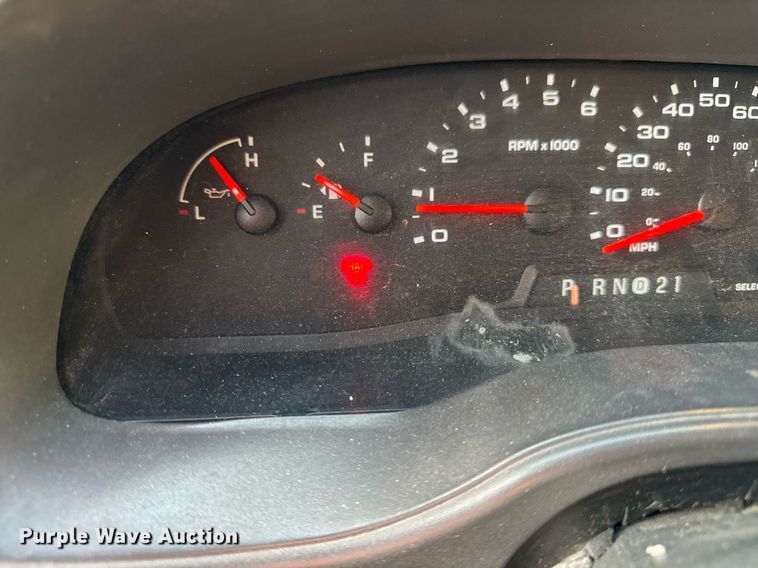 image for item DT2092 2004 Ford  Econoline E350 Super Duty van with bucket lift