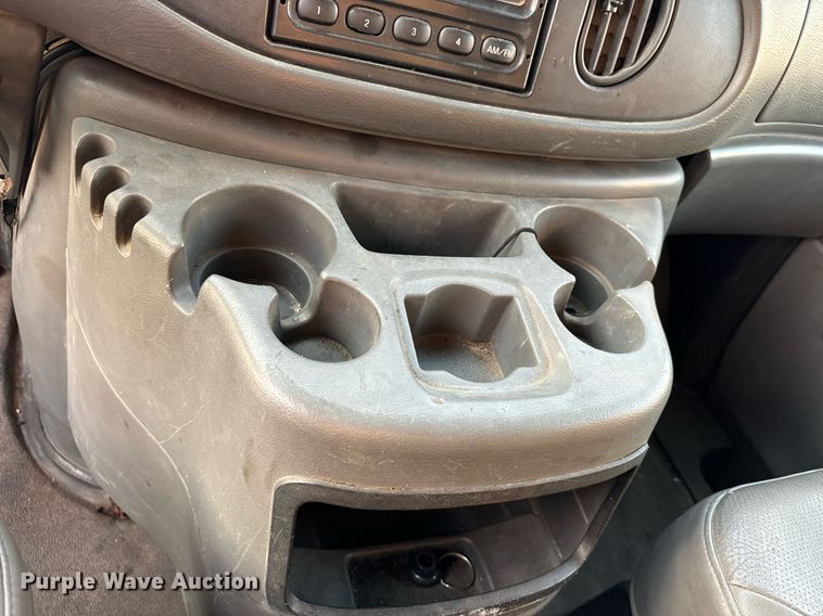 image for item DT2092 2004 Ford  Econoline E350 Super Duty van with bucket lift