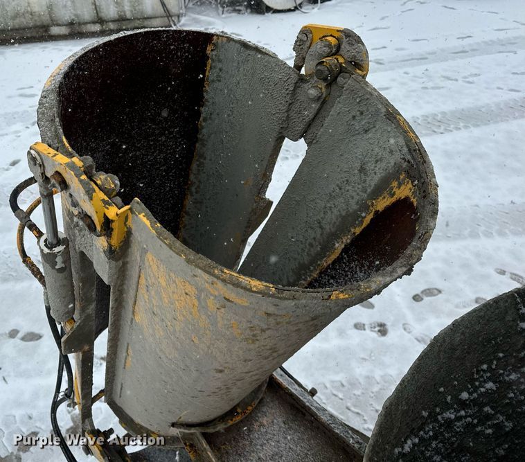 image for item DT2248 1998 Advance  C10335AT6810 ready mix truck