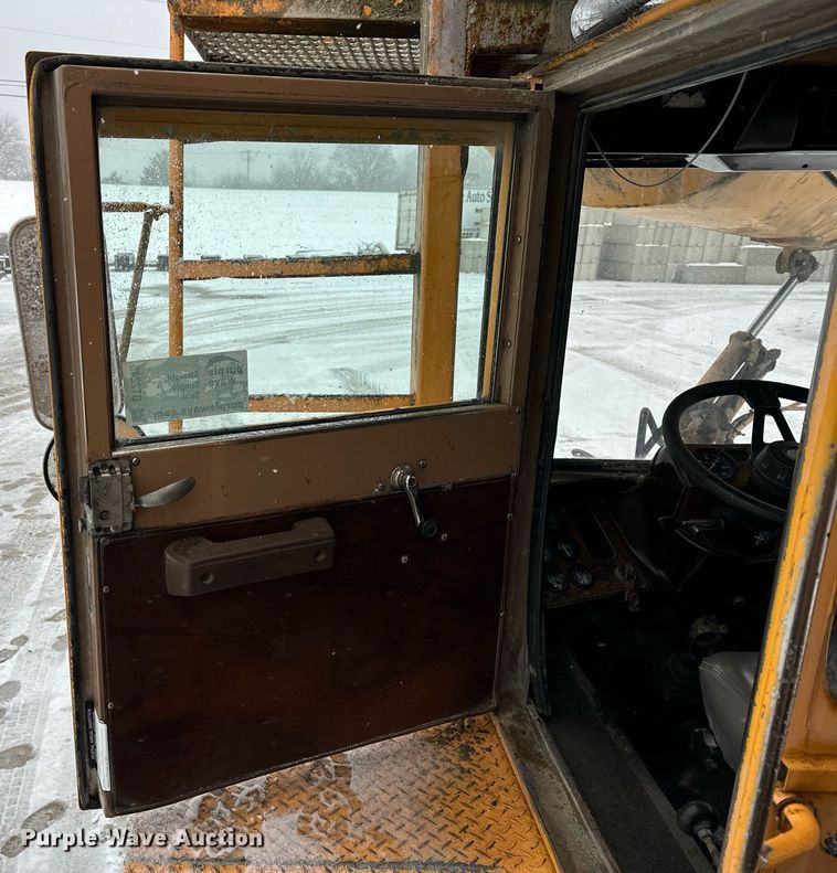 image for item DT2248 1998 Advance  C10335AT6810 ready mix truck