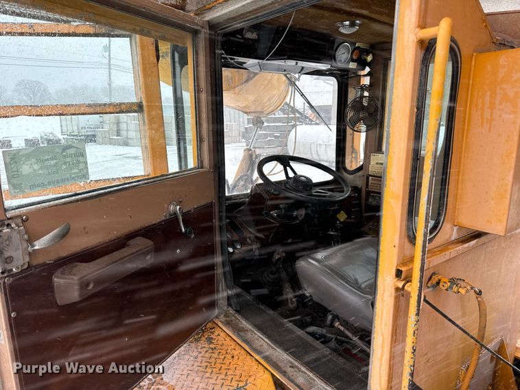 image for item DT2248 1998 Advance  C10335AT6810 ready mix truck