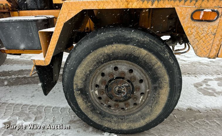 image for item DT2248 1998 Advance  C10335AT6810 ready mix truck