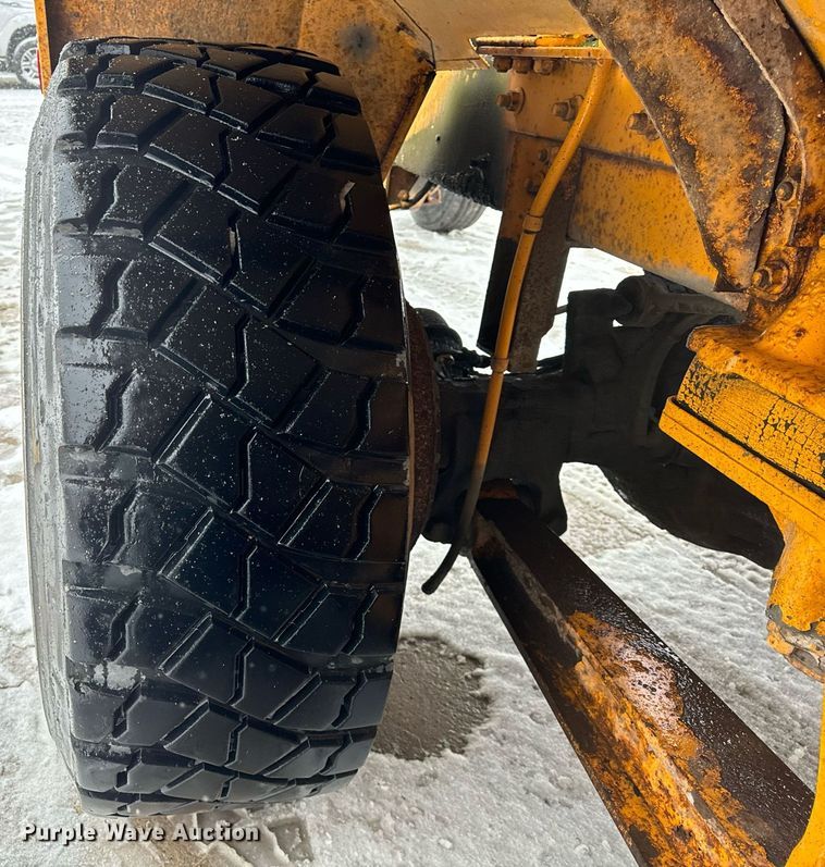 image for item DT2248 1998 Advance  C10335AT6810 ready mix truck