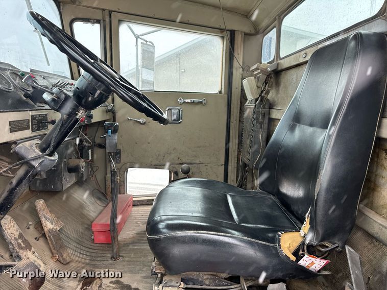 image for item DT2249 1988 Oshkosh  F-1840-SP ready mix truck