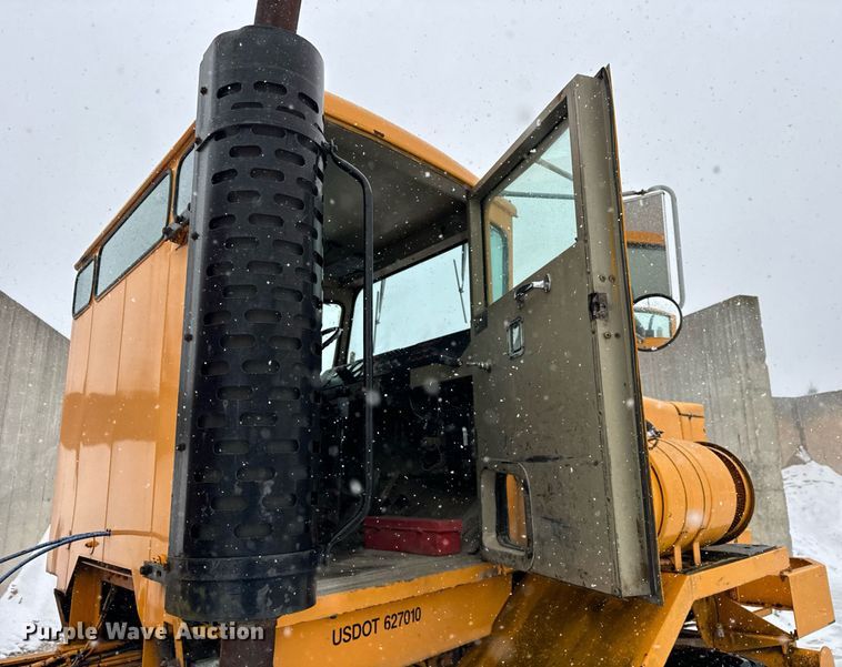 image for item DT2249 1988 Oshkosh  F-1840-SP ready mix truck