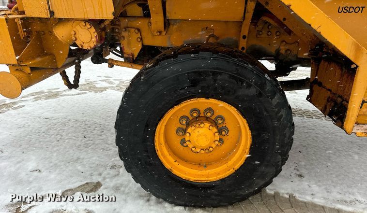 image for item DT2249 1988 Oshkosh  F-1840-SP ready mix truck