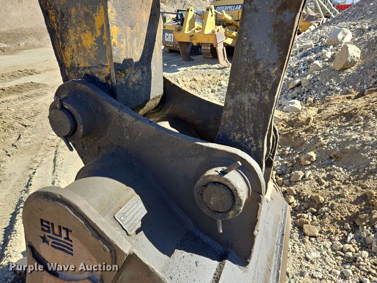 image for item DT5371 2005 John Deere 330C LC excavator