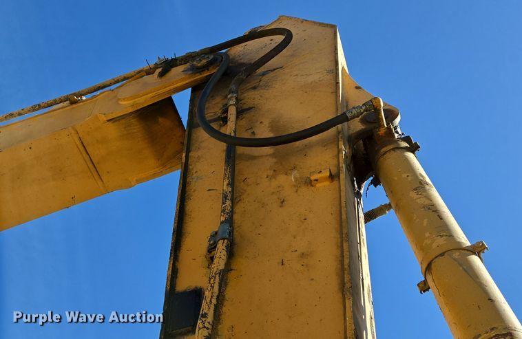 image for item DT5371 2005 John Deere 330C LC excavator