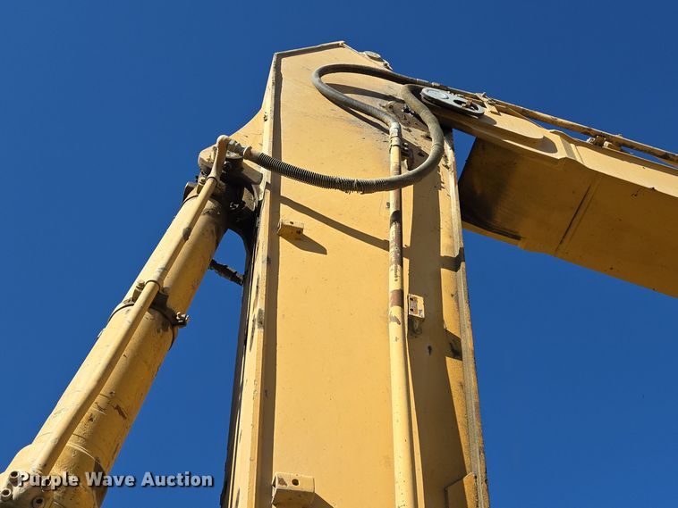 image for item DT5371 2005 John Deere 330C LC excavator