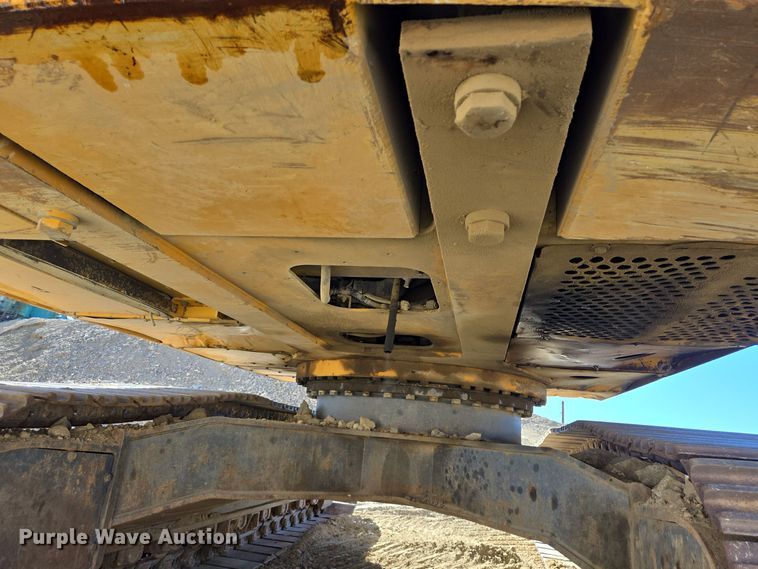 image for item DT5371 2005 John Deere 330C LC excavator