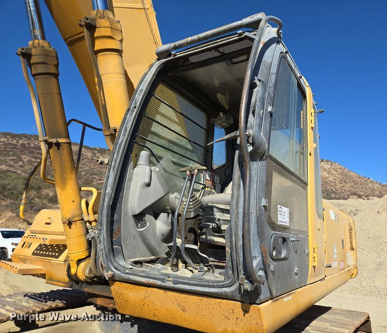 image for item DT5371 2005 John Deere 330C LC excavator