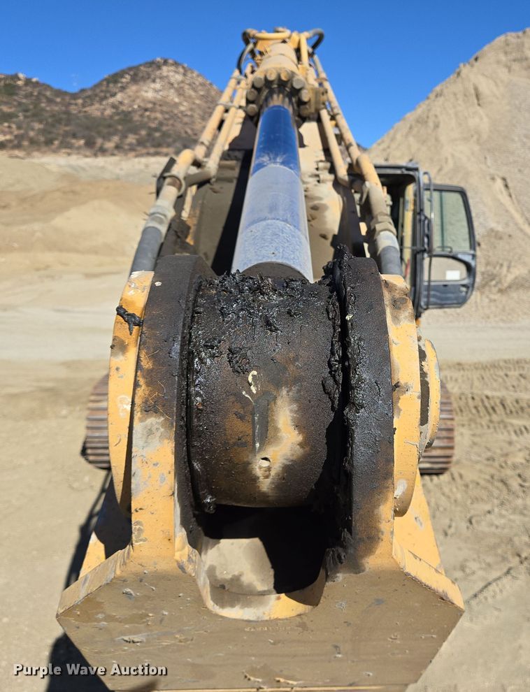 image for item DT5371 2005 John Deere 330C LC excavator