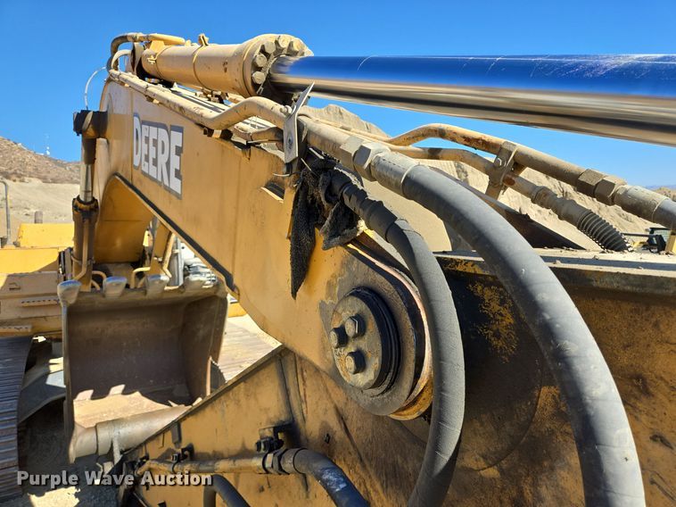 image for item DT5371 2005 John Deere 330C LC excavator