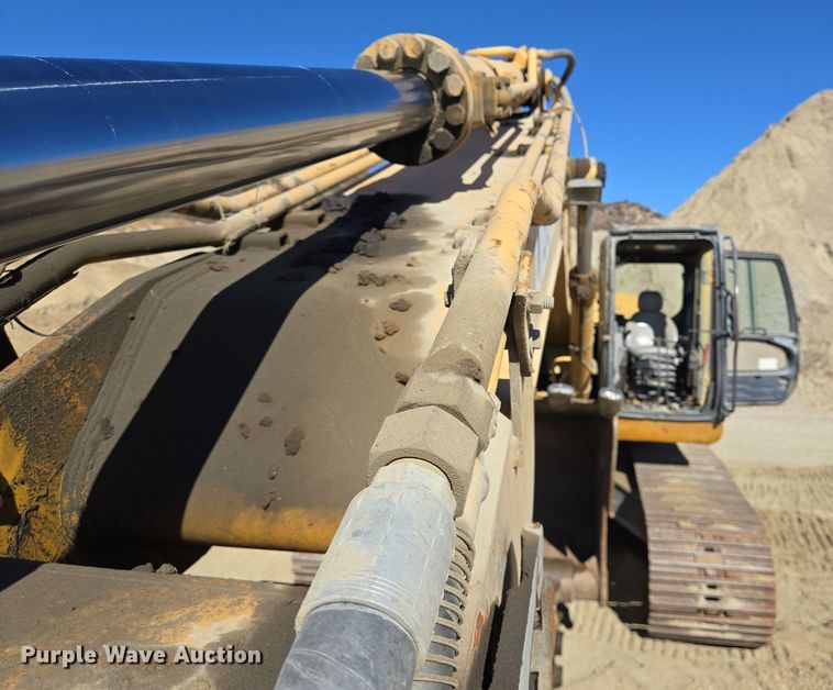 image for item DT5371 2005 John Deere 330C LC excavator