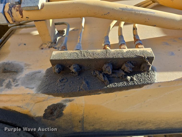 image for item DT5371 2005 John Deere 330C LC excavator