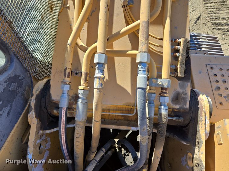 image for item DT5371 2005 John Deere 330C LC excavator