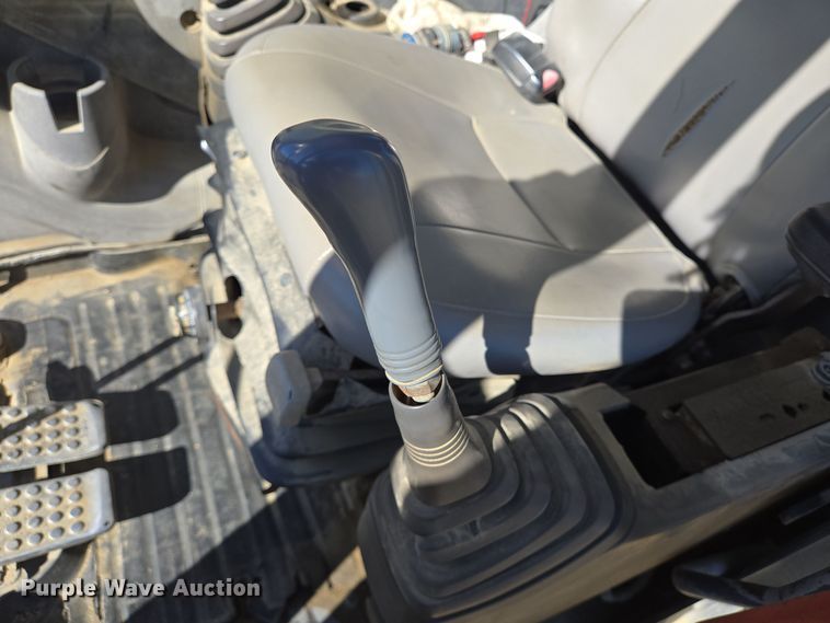 image for item DT5371 2005 John Deere 330C LC excavator