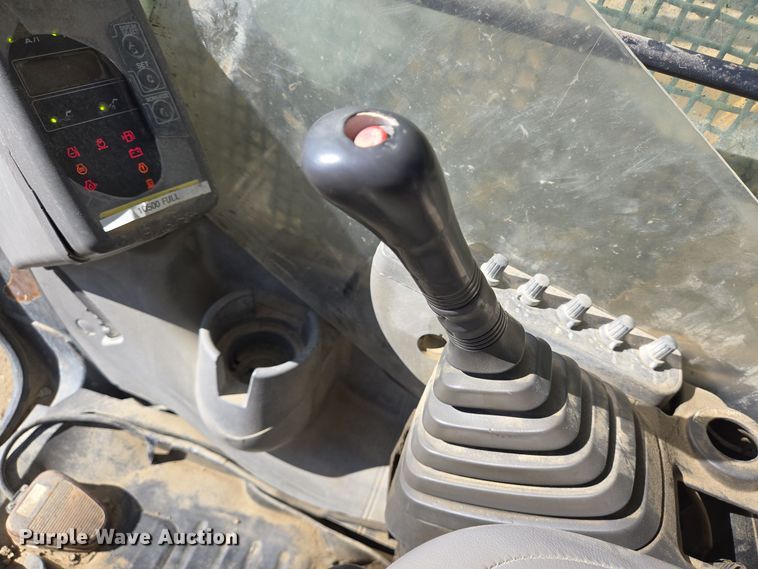 image for item DT5371 2005 John Deere 330C LC excavator