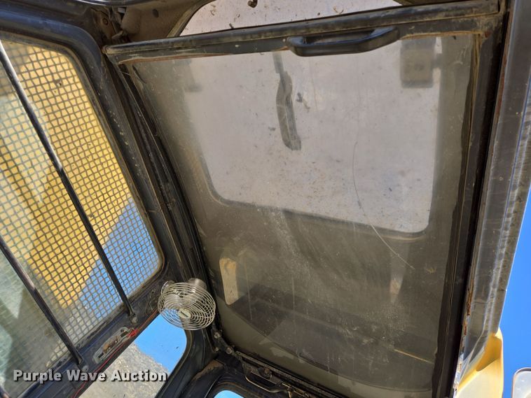 image for item DT5371 2005 John Deere 330C LC excavator