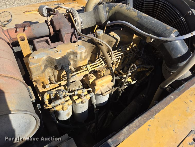 image for item DT5371 2005 John Deere 330C LC excavator