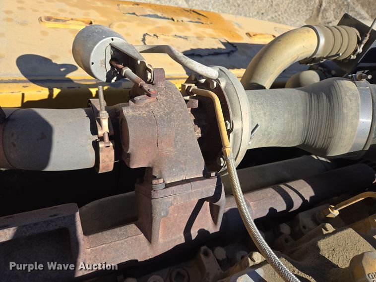 image for item DT5371 2005 John Deere 330C LC excavator