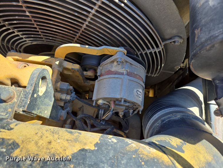 image for item DT5371 2005 John Deere 330C LC excavator