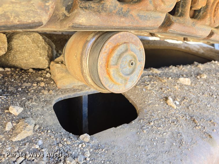 image for item DT5371 2005 John Deere 330C LC excavator