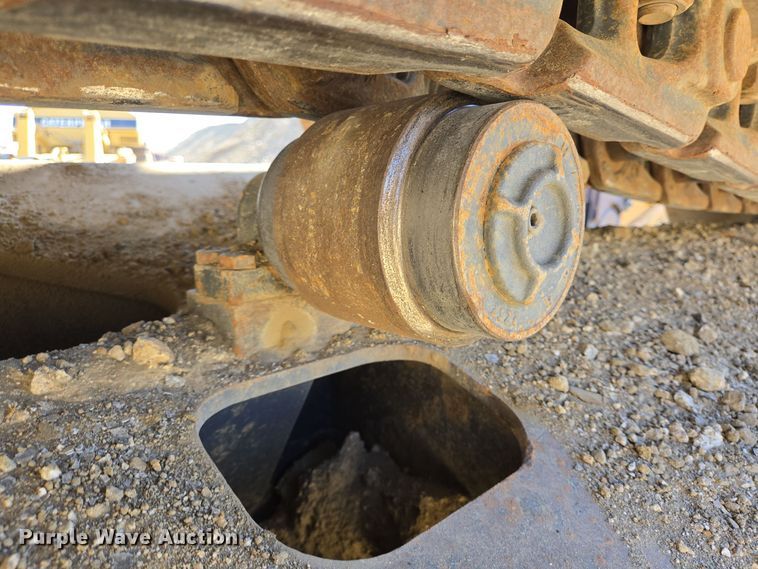 image for item DT5371 2005 John Deere 330C LC excavator