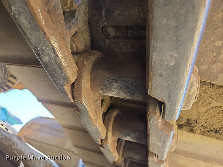 image for item DT5371 2005 John Deere 330C LC excavator