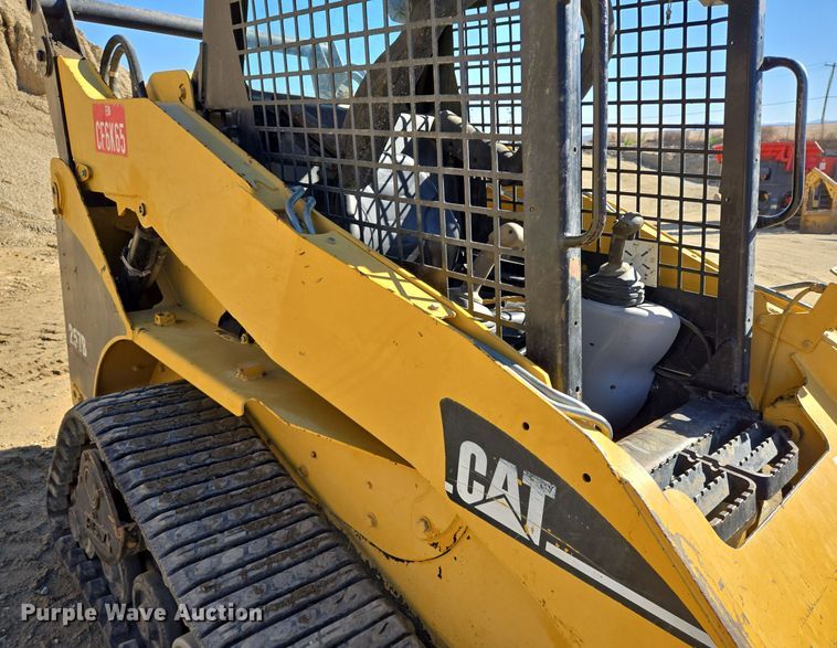image for item DT5372 2006 Caterpillar 257B tracked skid steer loader