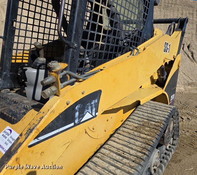 image for item DT5372 2006 Caterpillar 257B tracked skid steer loader