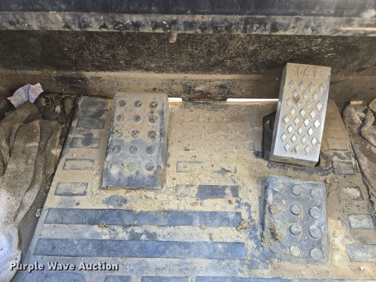 image for item DT5372 2006 Caterpillar 257B tracked skid steer loader