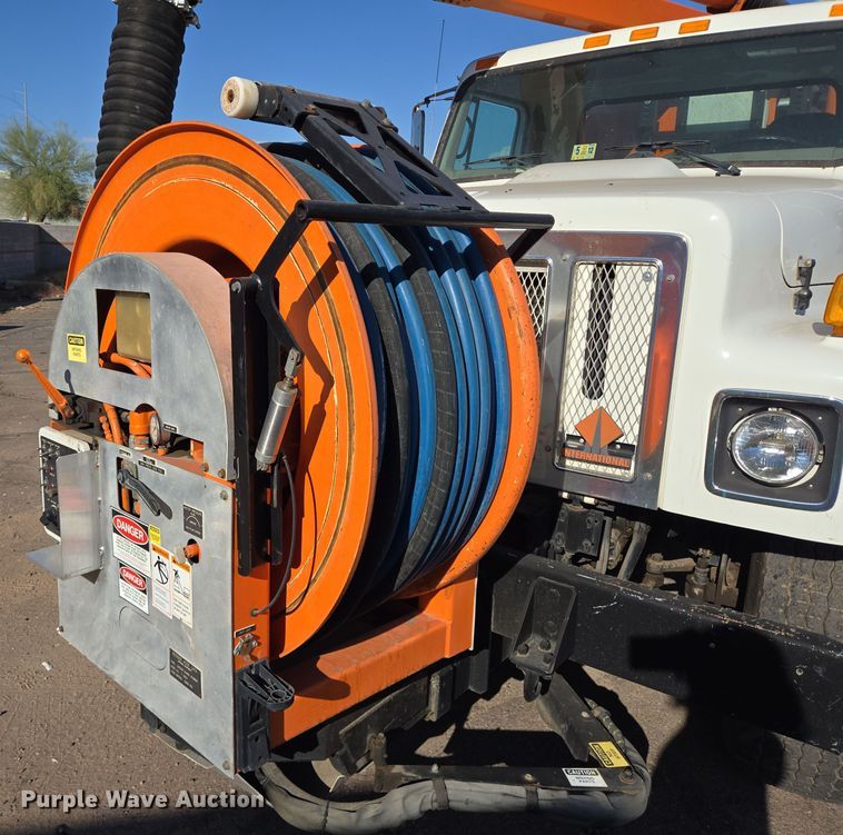 image for item DT5390 2002 International 2554 sewer jetter truck