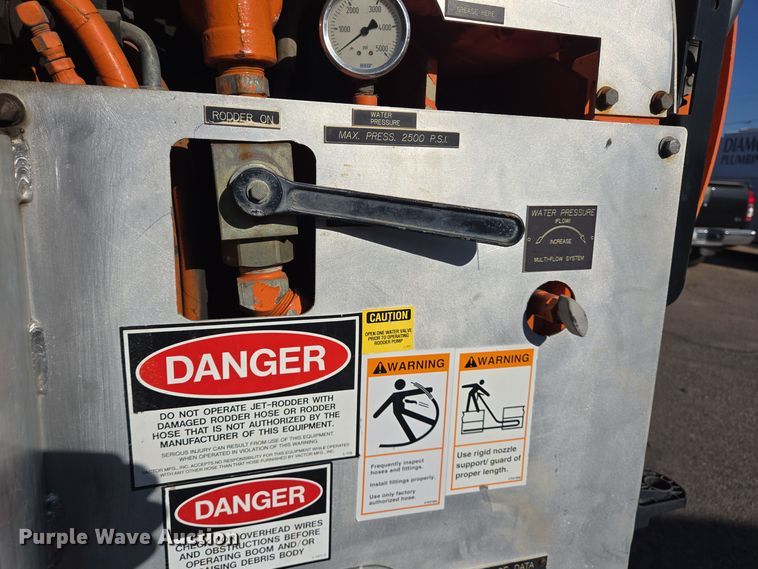 image for item DT5390 2002 International 2554 sewer jetter truck