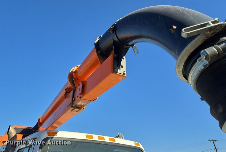 image for item DT5390 2002 International 2554 sewer jetter truck