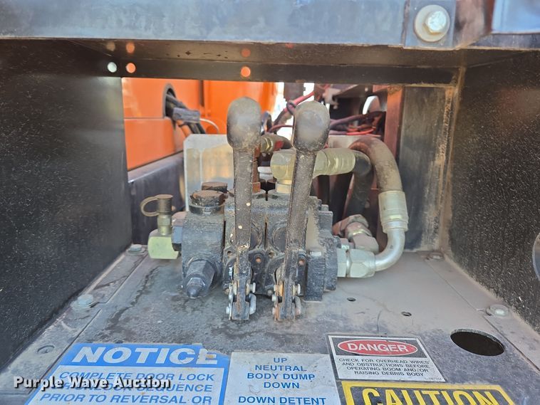 image for item DT5390 2002 International 2554 sewer jetter truck