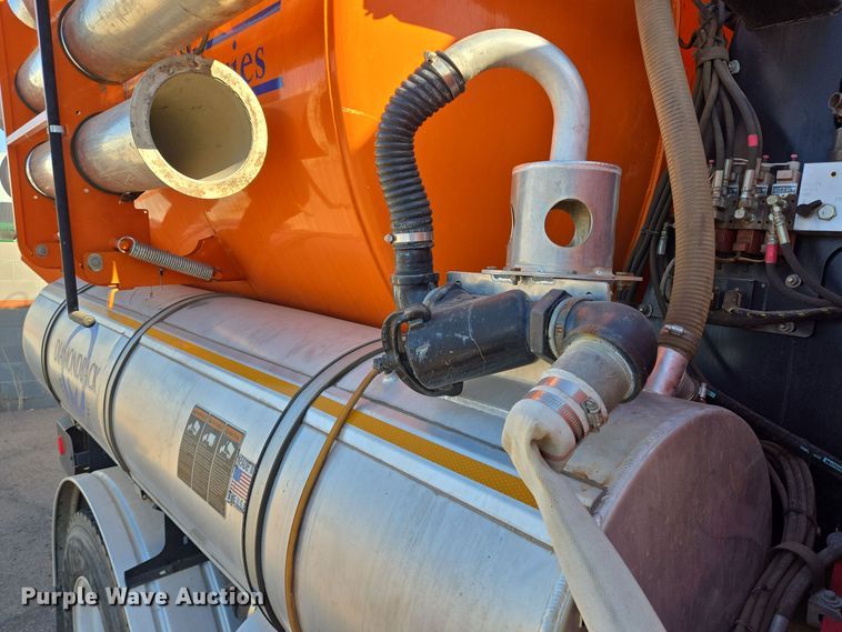 image for item DT5390 2002 International 2554 sewer jetter truck