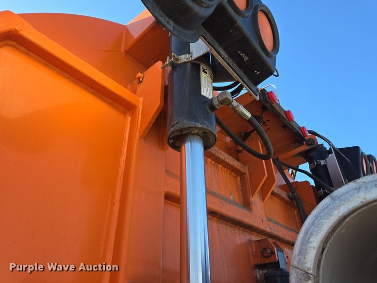 image for item DT5390 2002 International 2554 sewer jetter truck